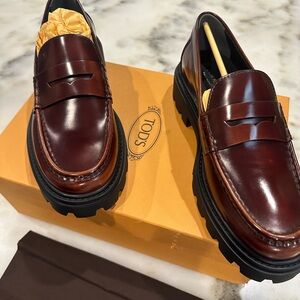 BNIB TOD’s Brown Loafers, 37.5